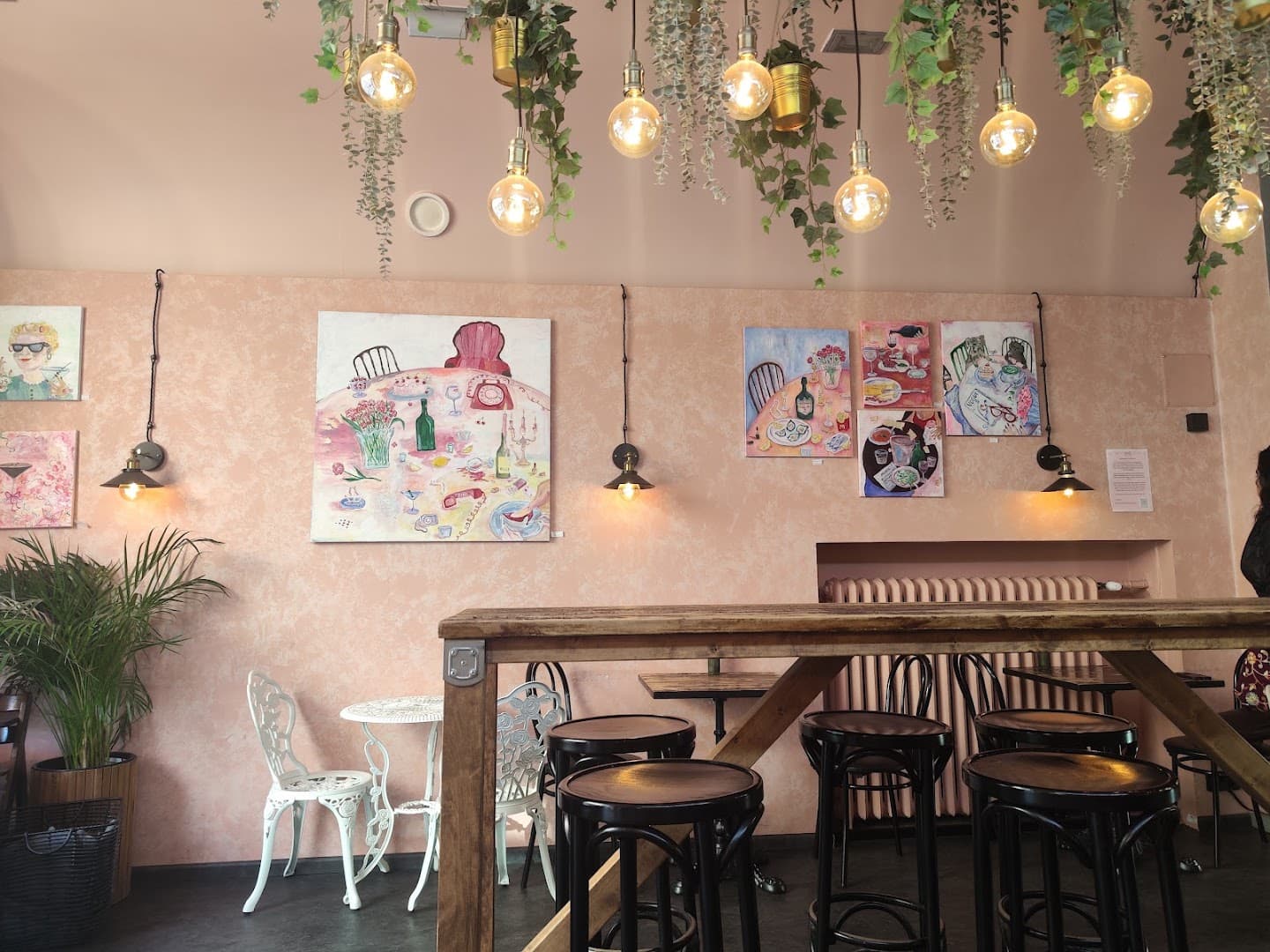 Interior of Enchanté Café, specialty coffee shop in Helsinki