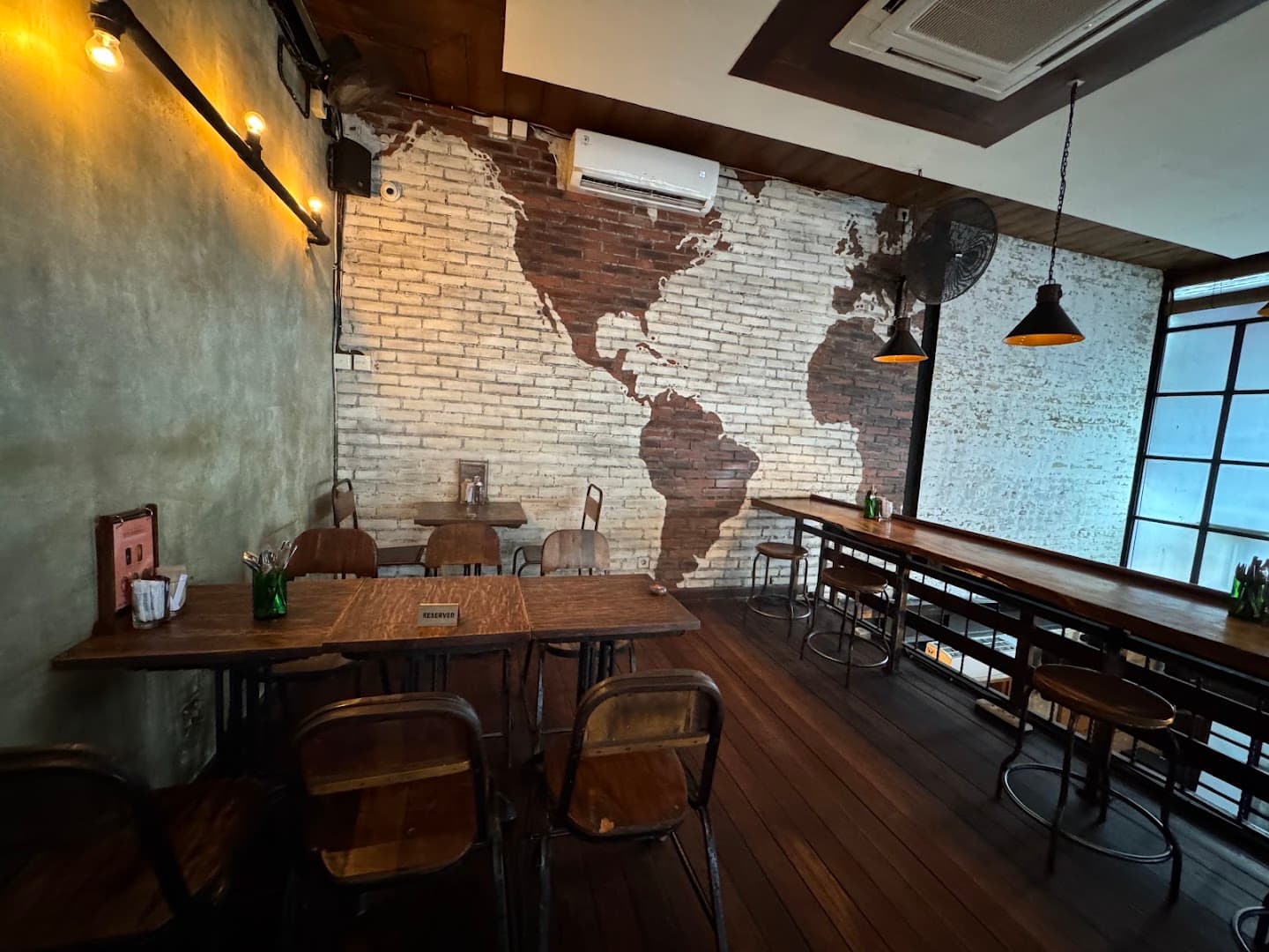 Pison, Petitenget - specialty coffee shop in Bali