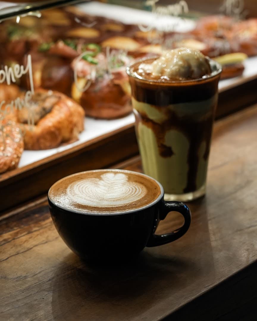 Pison, Petitenget - specialty coffee shop in Bali
