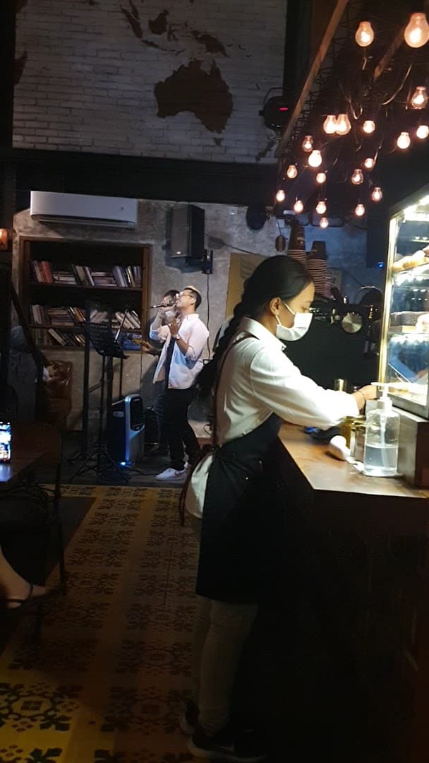Pison, Petitenget - specialty coffee shop in Bali