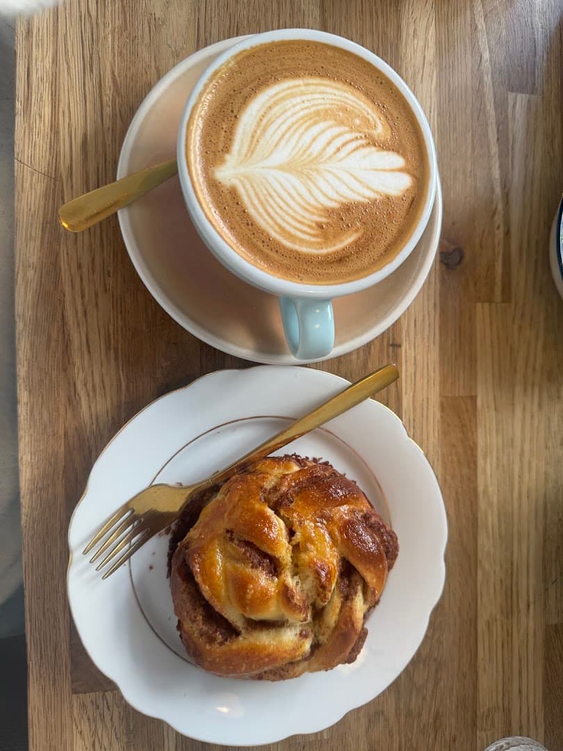 Léandrés happy food & coffee roaster - specialty coffee shop in Paris