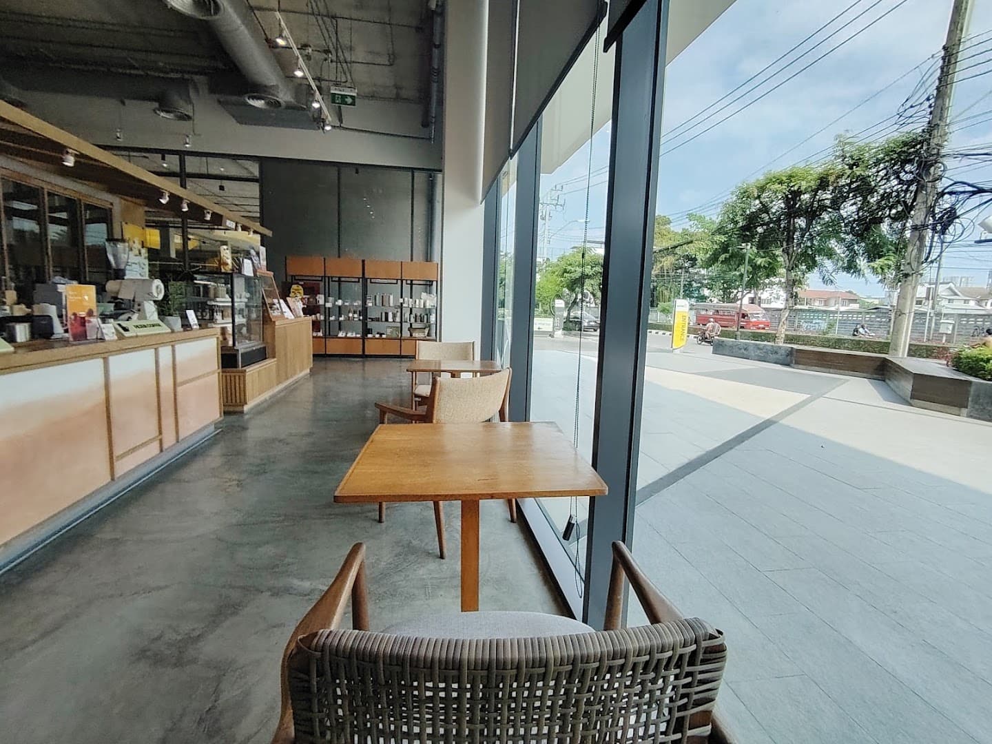 Roots at La Salle รูท แอท ลาซาล - specialty coffee shop in Bangkok