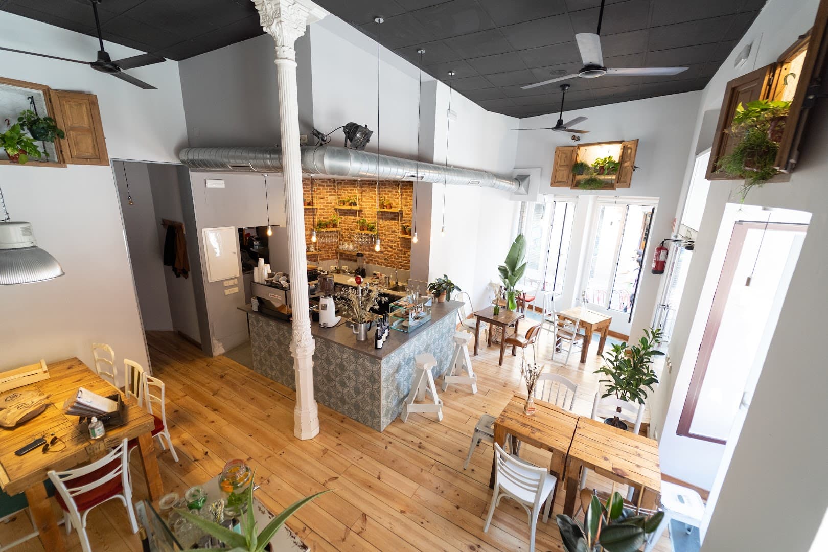 Nomade Cafe - specialty coffee shop in Madrid