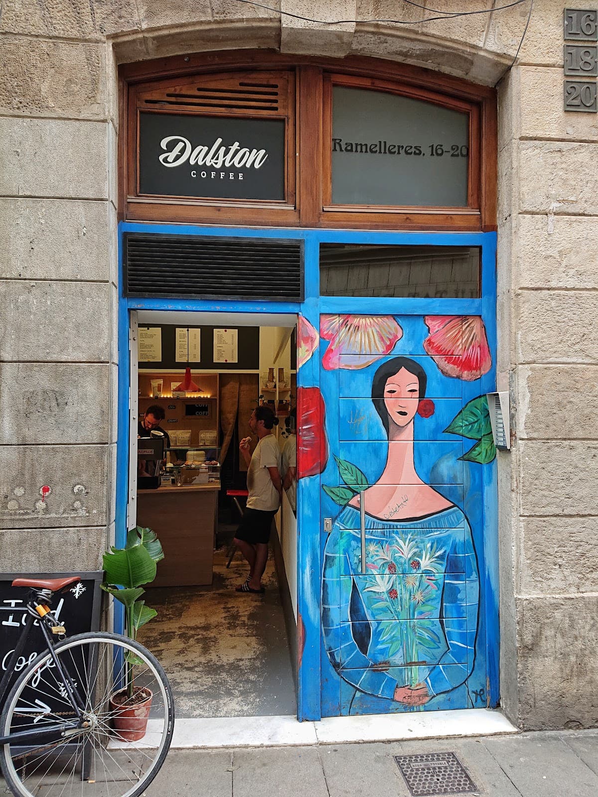 Dalston Coffee Barcelona - Cafè d'especialitat - Coffee Roasters - specialty coffee shop in Ciutat Vella