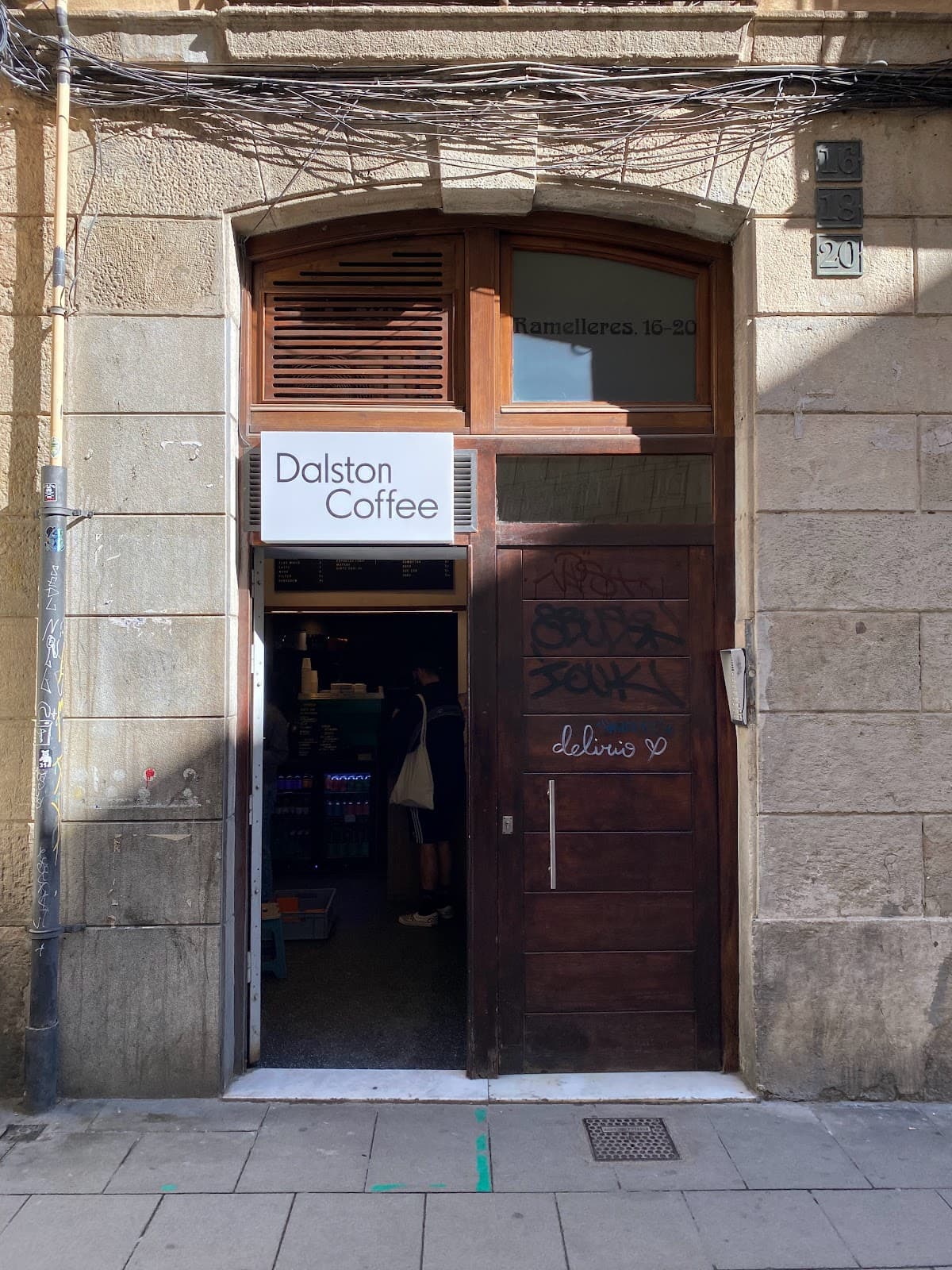 Dalston Coffee Barcelona - Cafè d'especialitat - Coffee Roasters - specialty coffee shop in Ciutat Vella