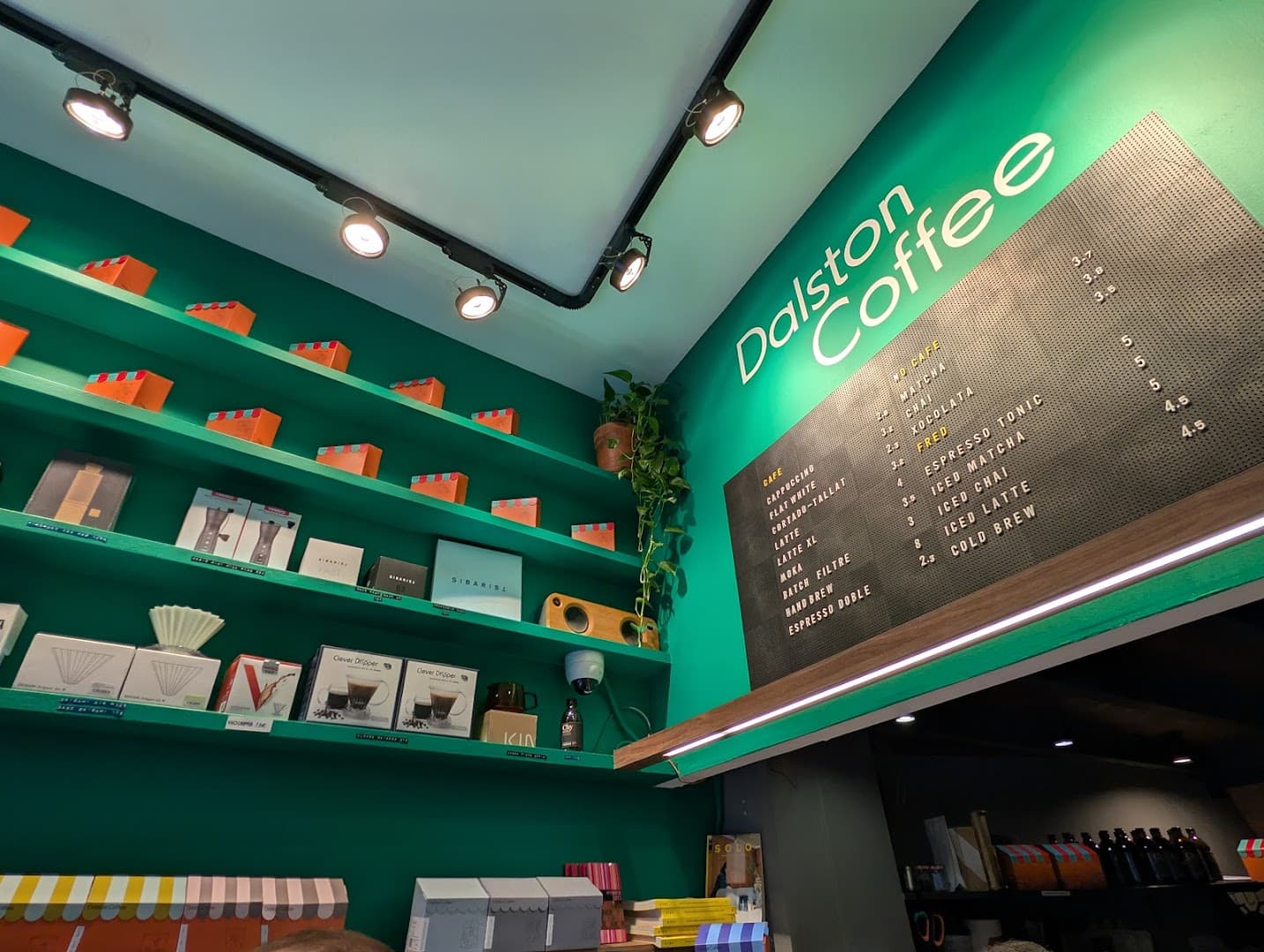 Dalston Coffee Barcelona - Cafè d'especialitat - Coffee Roasters specialty coffee shop in Barcelona - photo 10