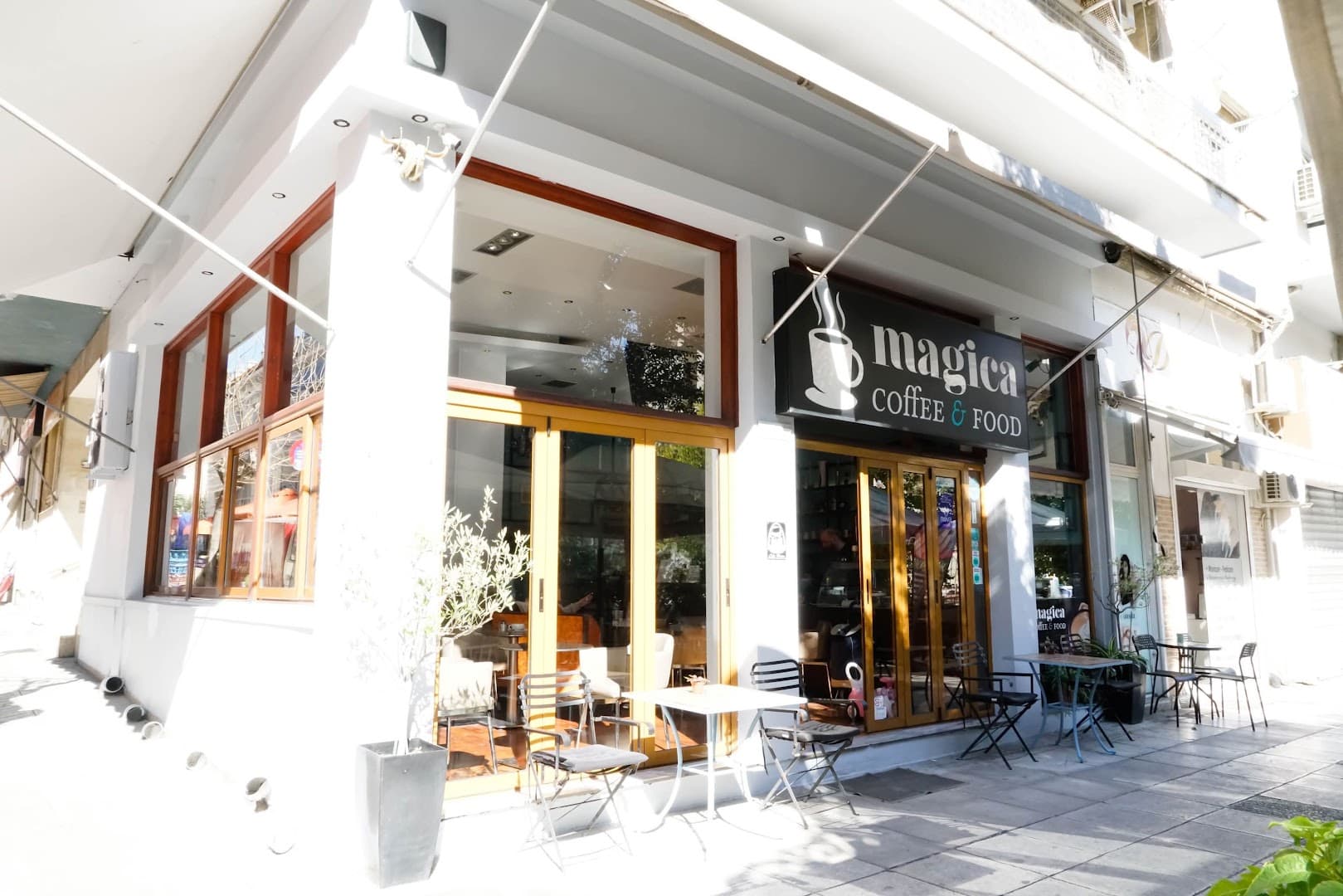 Magica coffee food - specialty coffee shop in Metaxourgeio