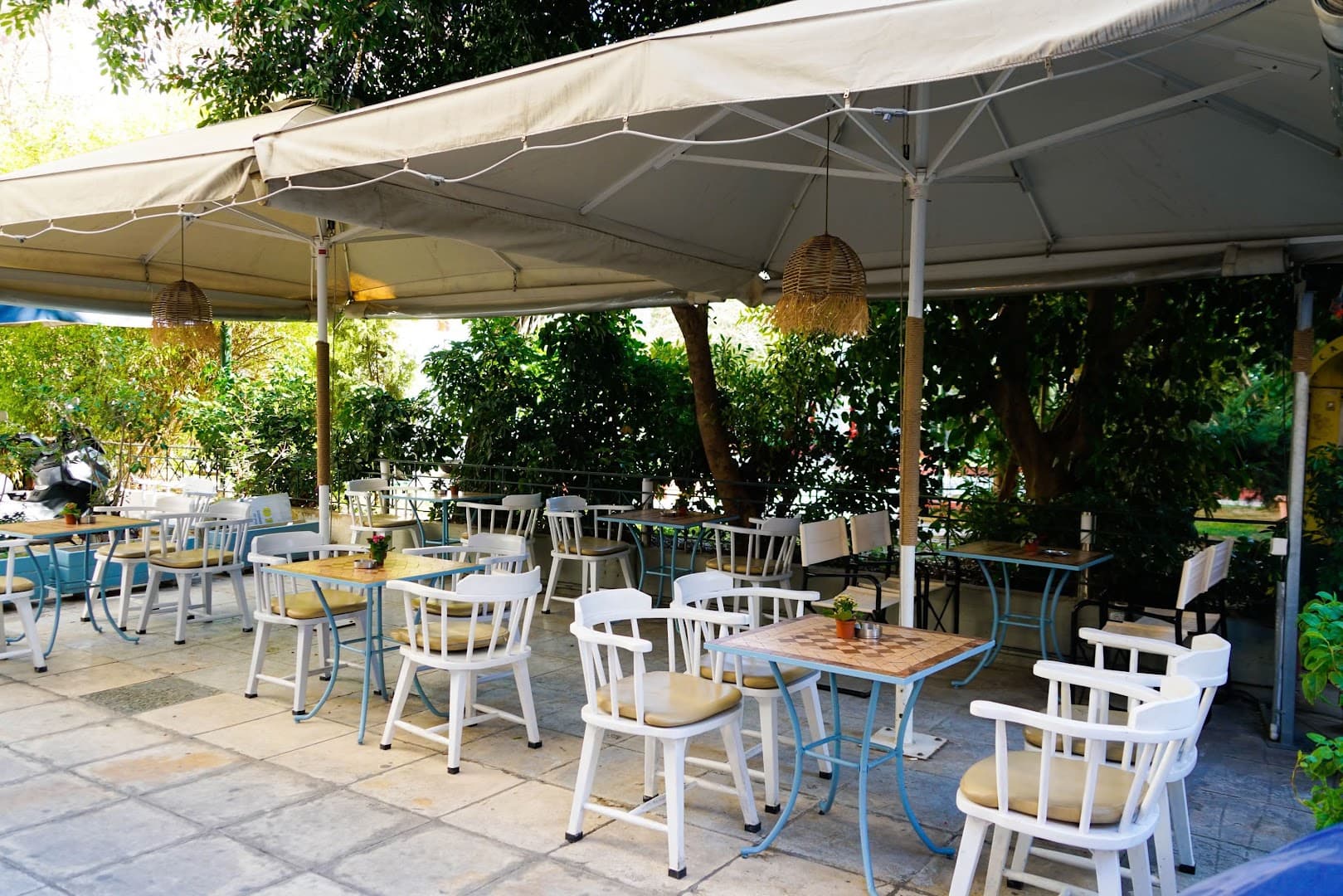 Storefront of Magica coffee food, specialty coffee shop in Athens