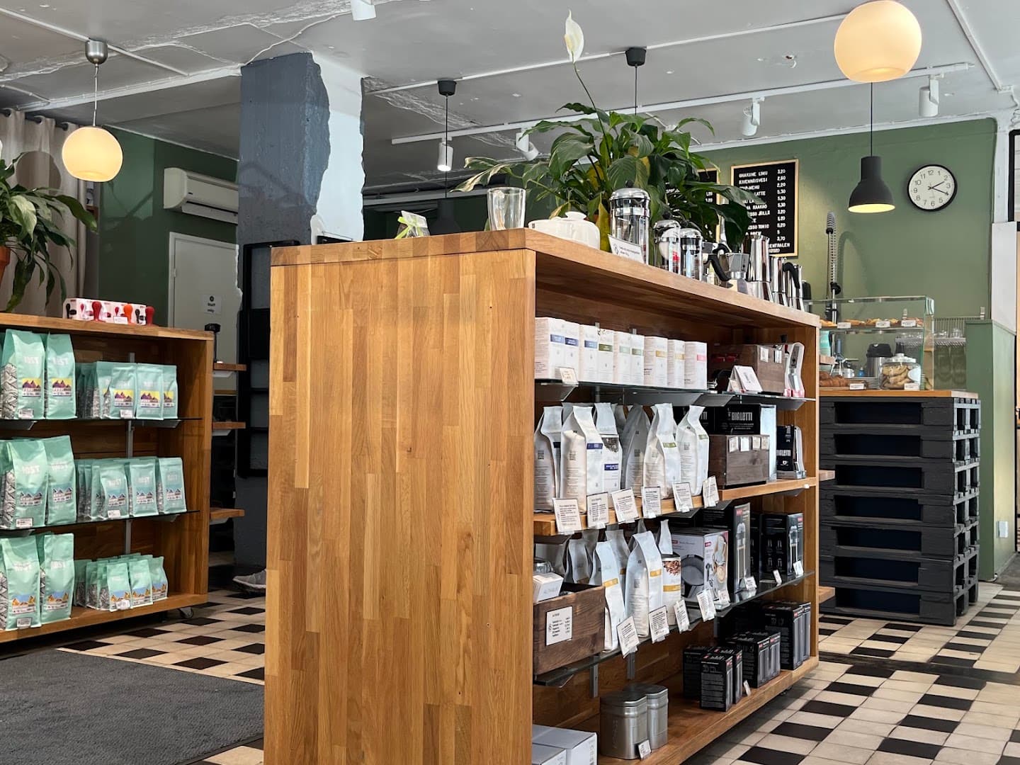 Interior of Kaffecentralen | Shop, specialty coffee shop in Helsinki