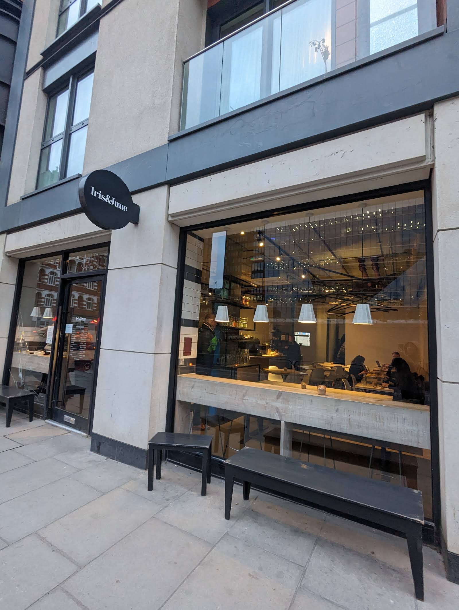 Iris & June specialty coffee shop in London - photo 7