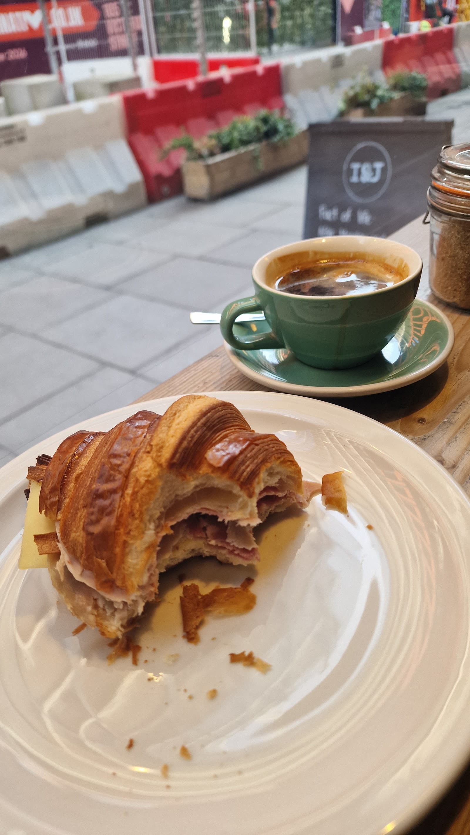 Iris & June specialty coffee shop in London - photo 10