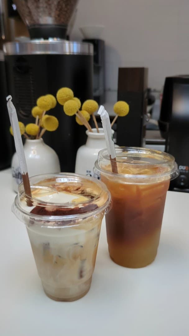 Un Caffe specialty coffee shop in Houston - photo 8
