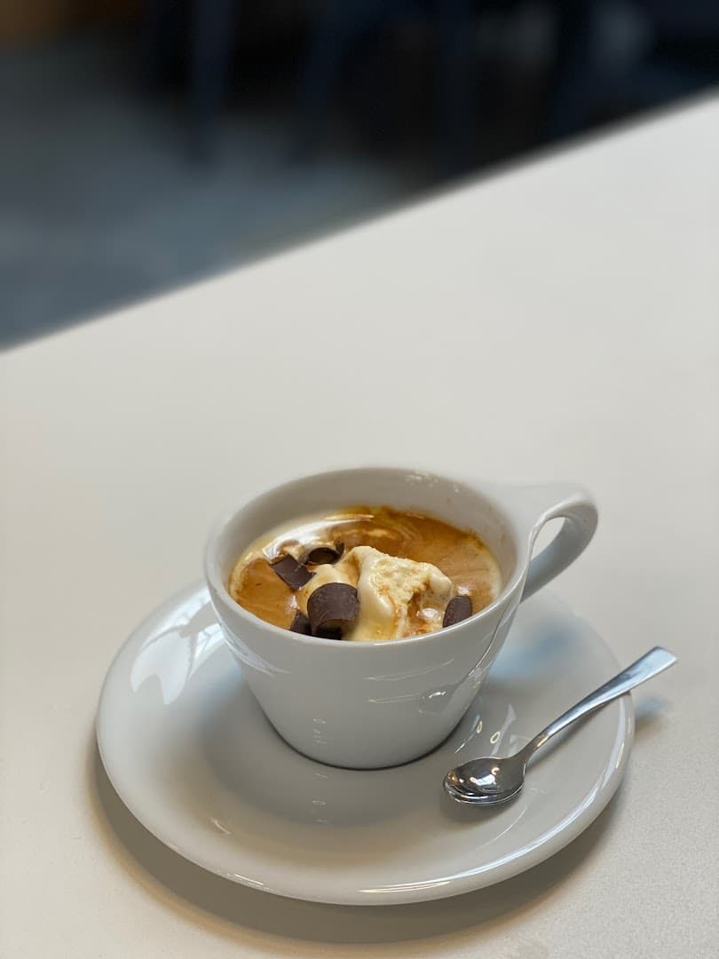 Un Caffe specialty coffee shop in Houston - photo 9