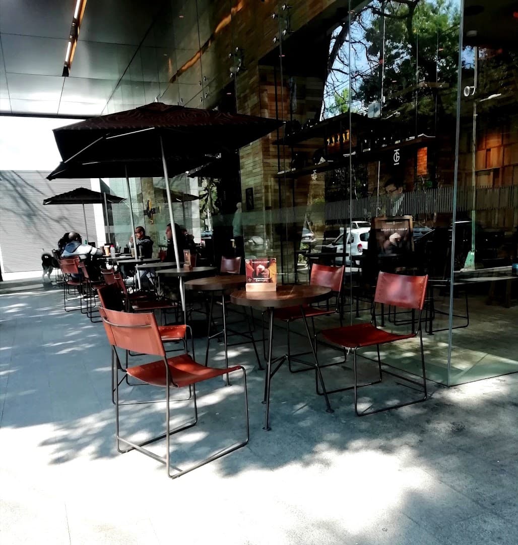 Storefront of Tierra Garat Porfirio Díaz, specialty coffee shop in Mexico City