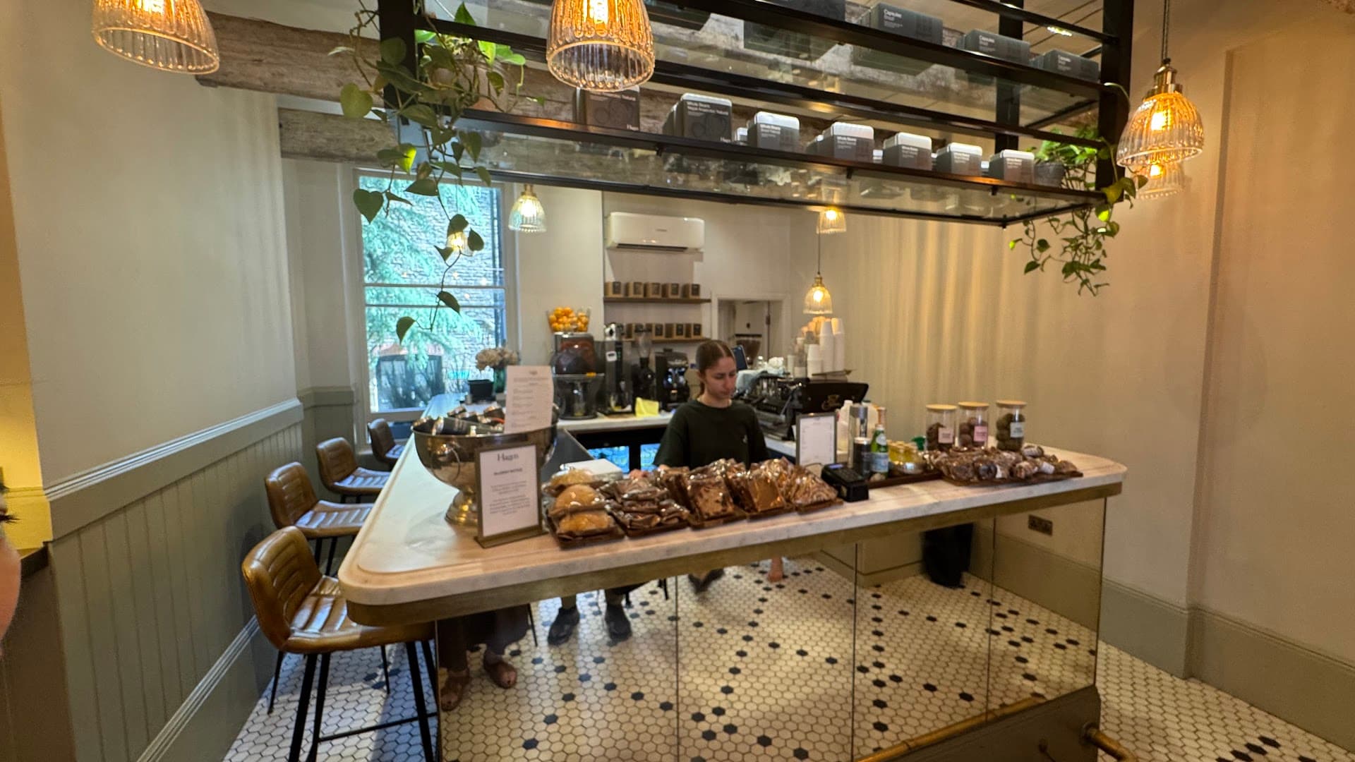 Hagen Espresso Bar (Hagen Chelsea) specialty coffee shop in London - photo 5