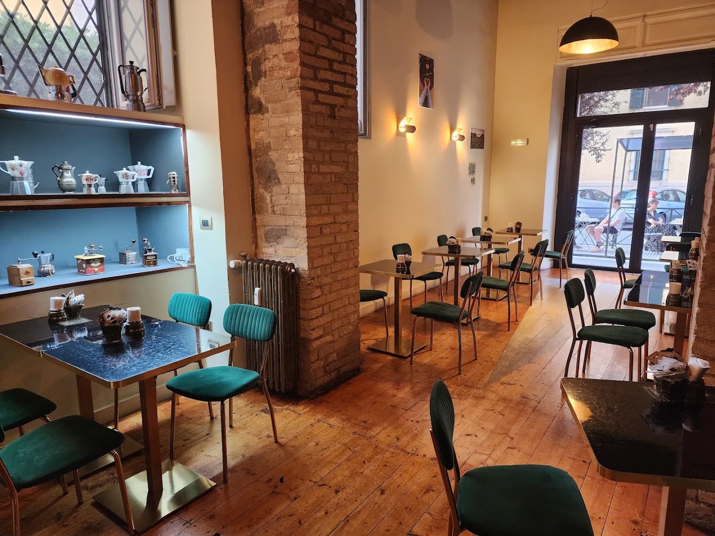 Interior of Artigiano Del Caffè, specialty coffee shop in Rome