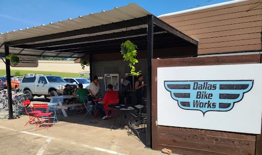 Pull Through Coffee Bar specialty coffee shop in Dallas - photo 11