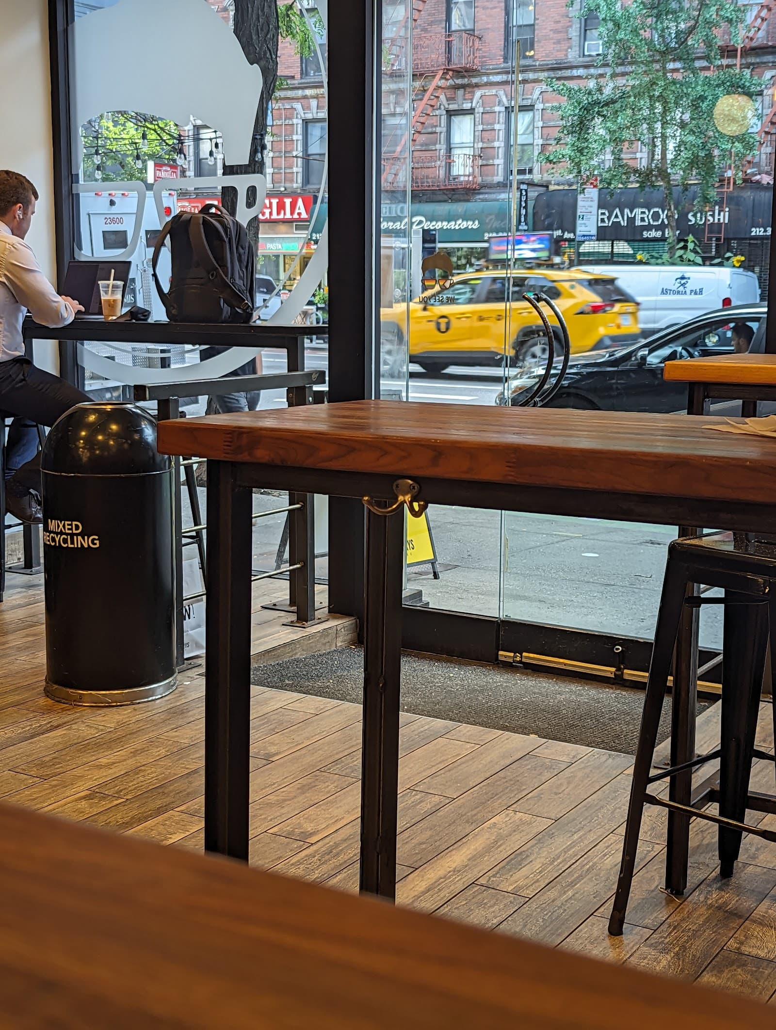 Gregorys Coffee specialty coffee shop in New York - photo 11