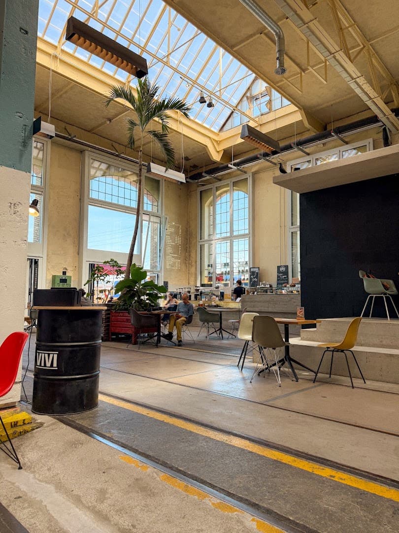 Interior of ViCAFE Rösterei & Kaffeebar, specialty coffee shop in Zurich