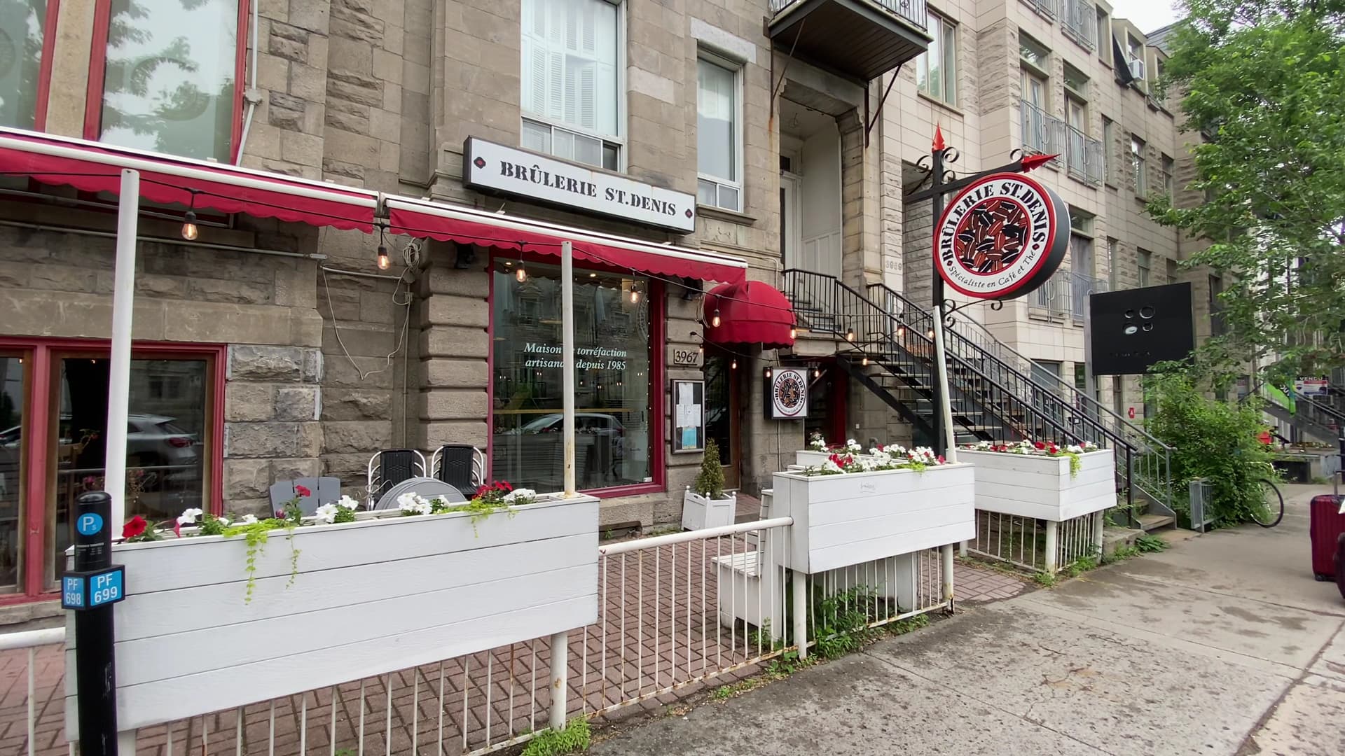 Storefront of Brûlerie St-Denis, specialty coffee shop in Montreal