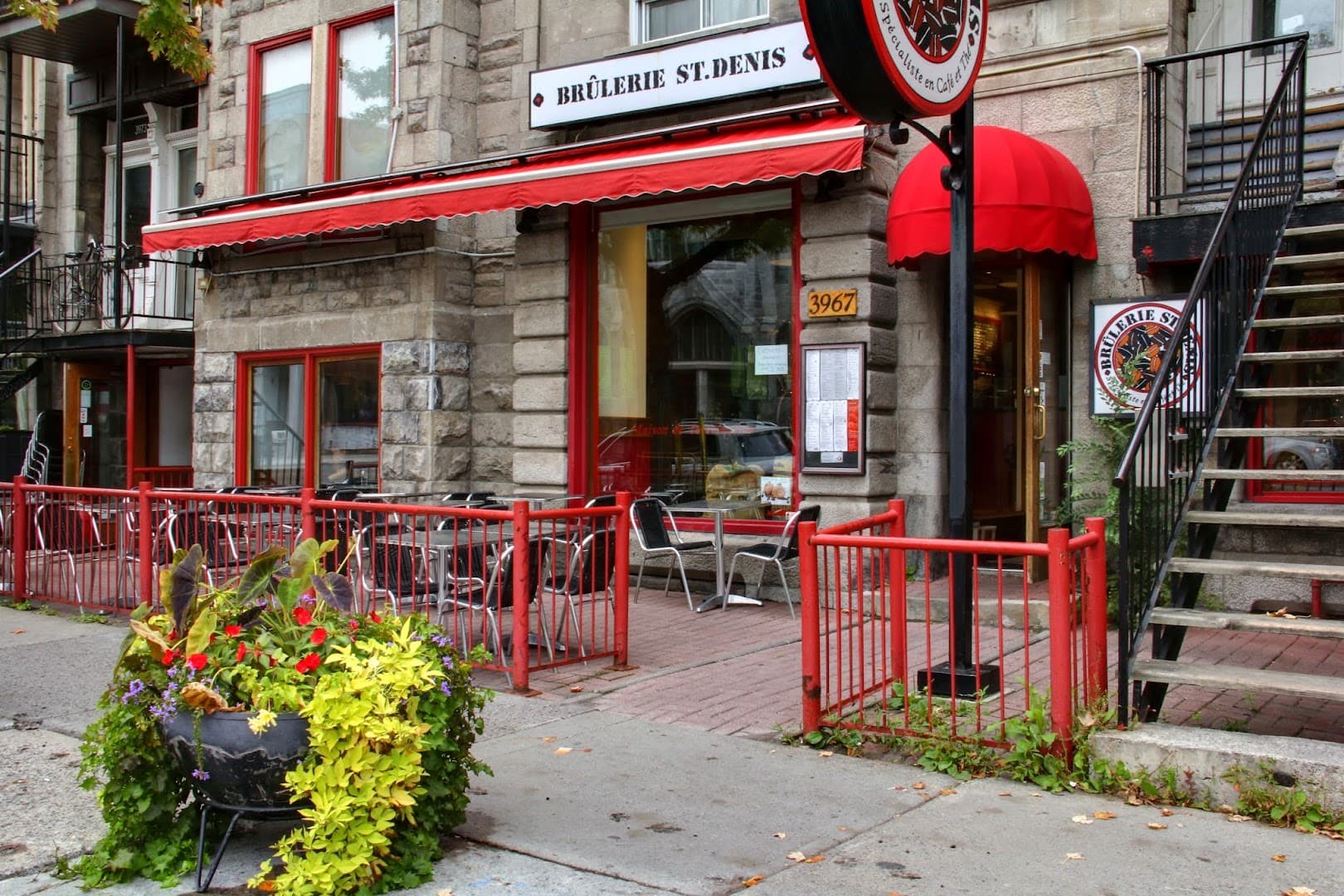 Storefront of Brûlerie St-Denis, specialty coffee shop in Montreal