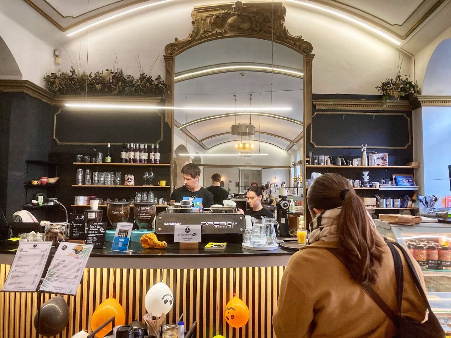 Arch&Beans Kávéművek specialty coffee shop in Budapest - photo 8