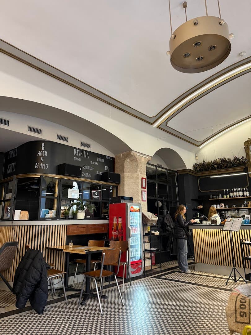 Arch&Beans Kávéművek specialty coffee shop in Budapest - photo 9