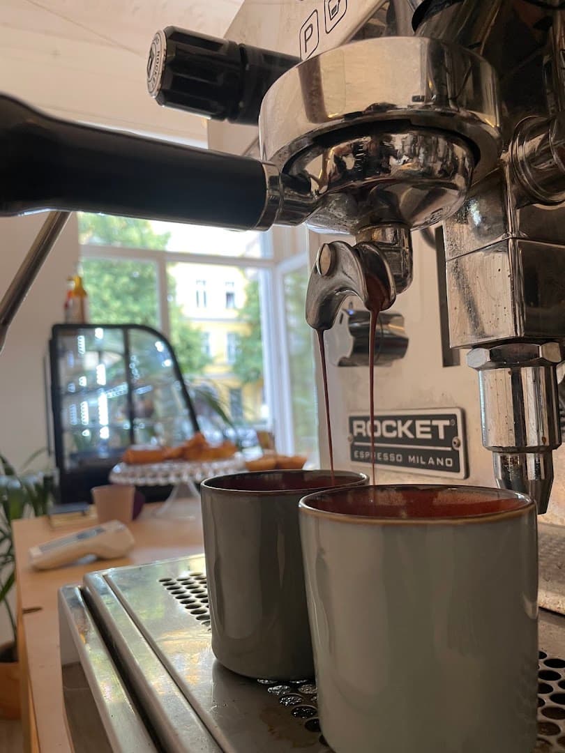 Bonpland Cafe Bar Berlin - specialty coffee shop in Berlin