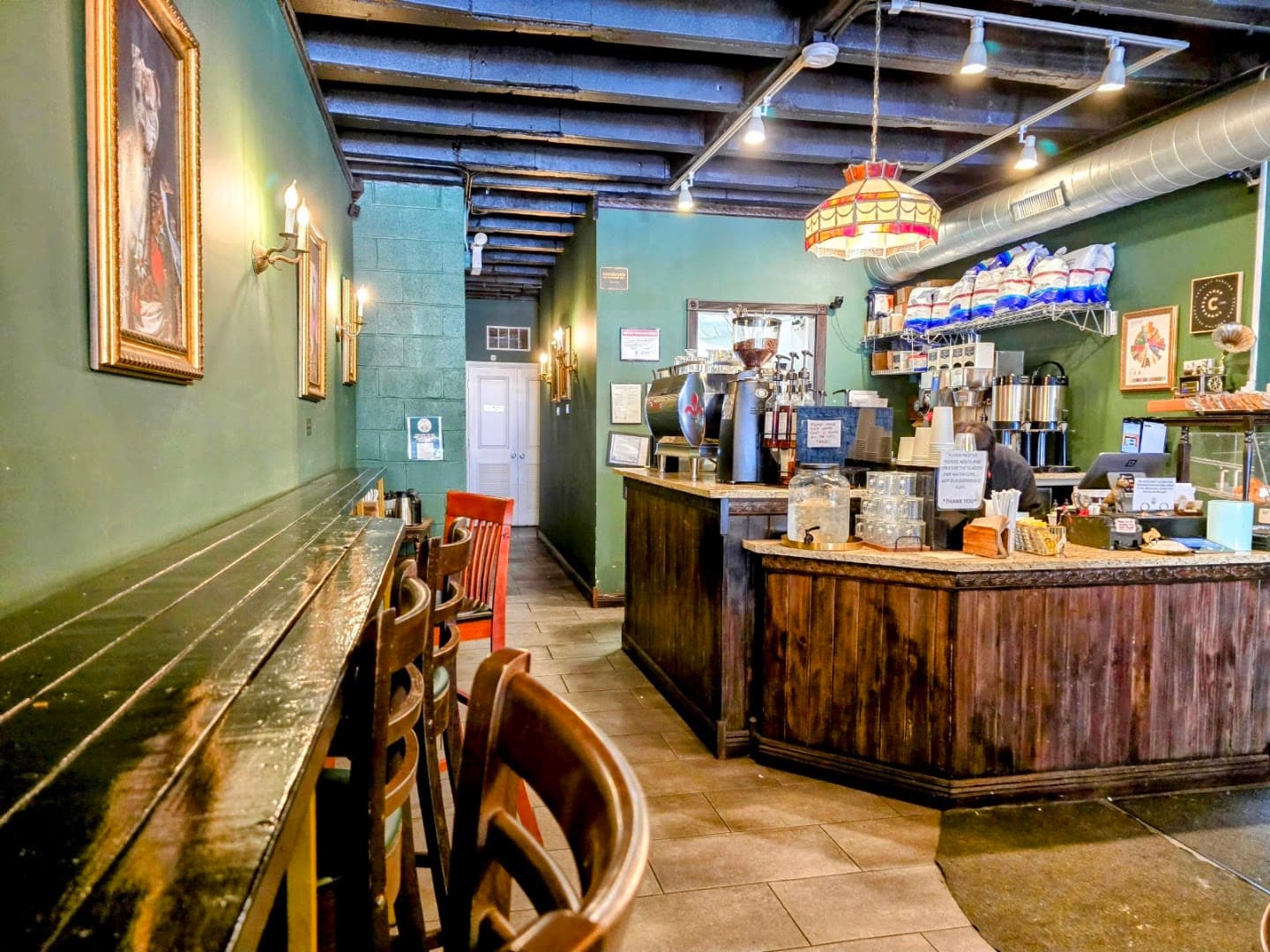 Ludlow Charlingtons Coffee Shop — specialty coffee in Chicago