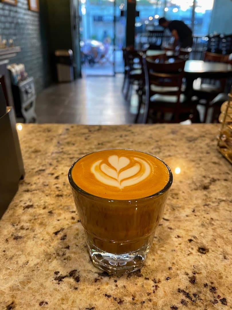Ludlow Charlingtons Coffee Shop - specialty coffee shop in Chicago