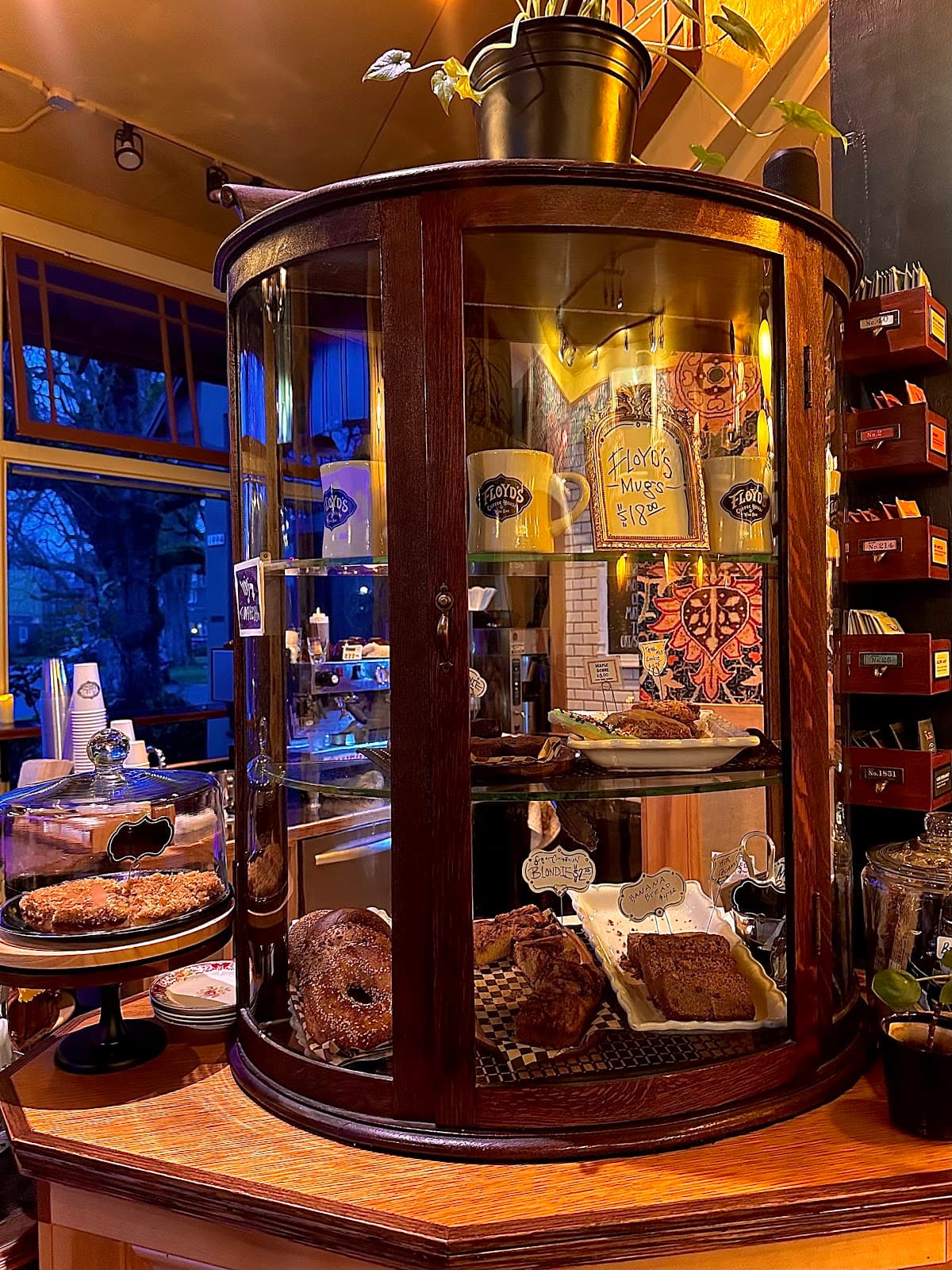 Floyd's Coffeehouse and Wine Bar - specialty coffee shop in Portland