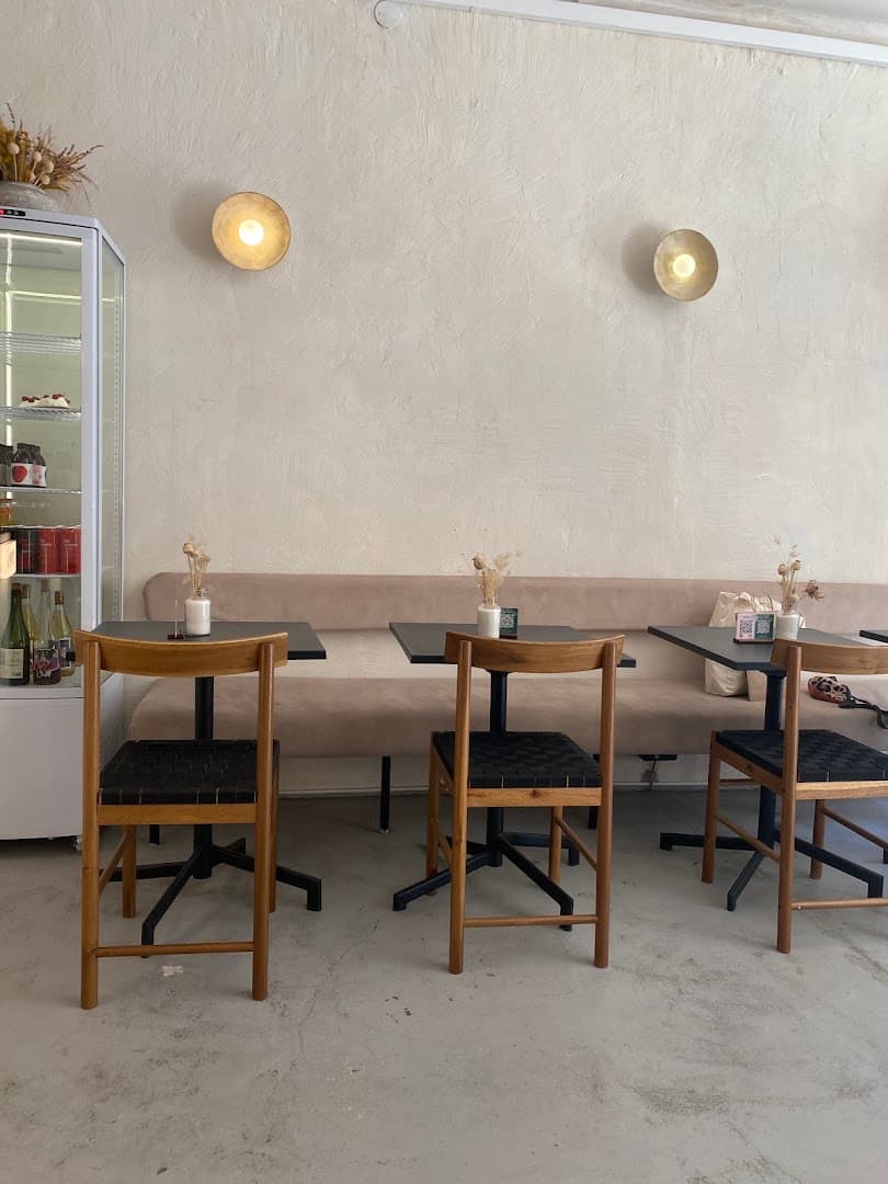 Rosi. Café & more | specialty coffee roasters | brunches & pastries - specialty coffee shop in Porto