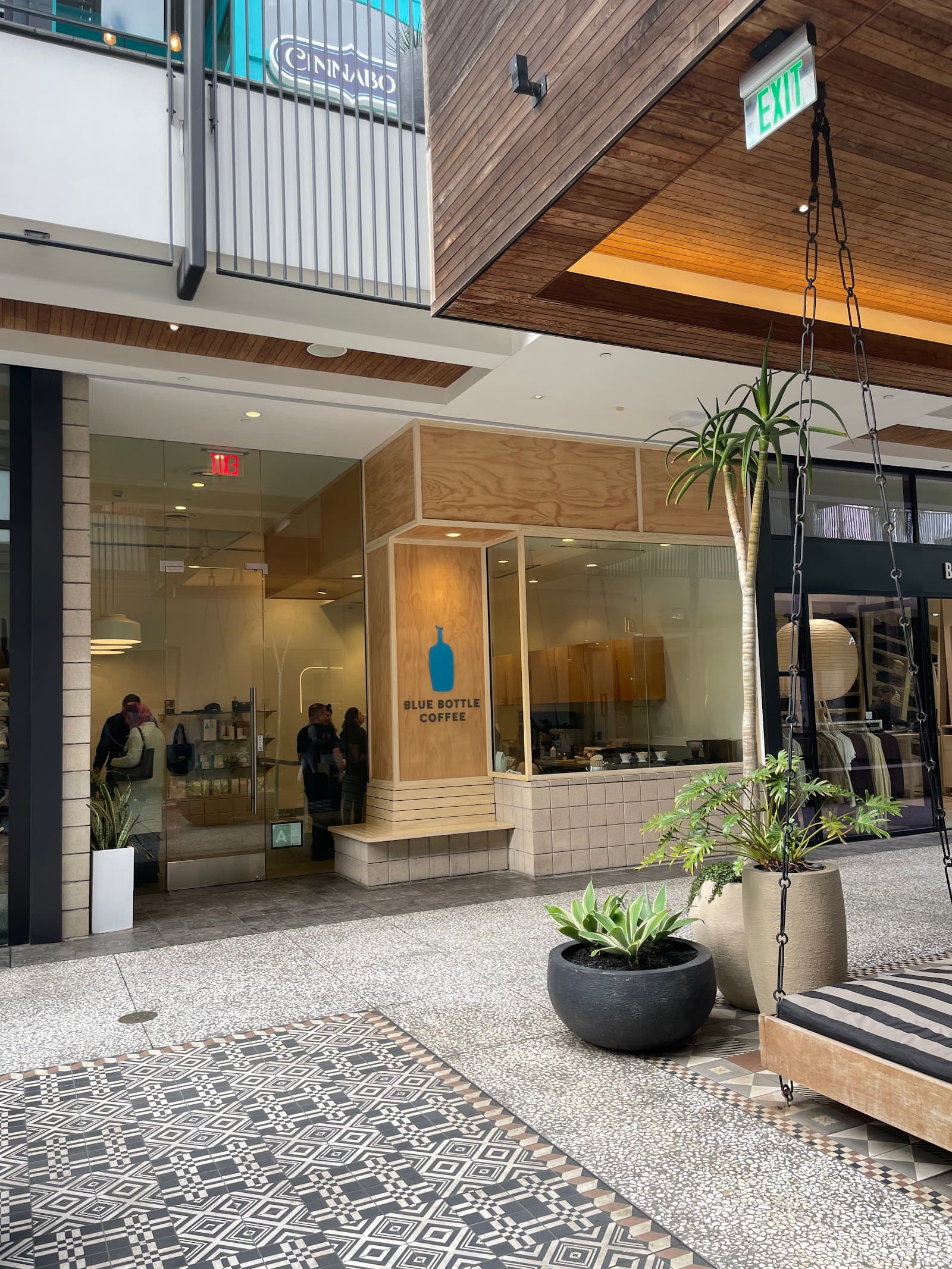 Blue Bottle Coffee specialty coffee shop in Los Angeles - photo 4