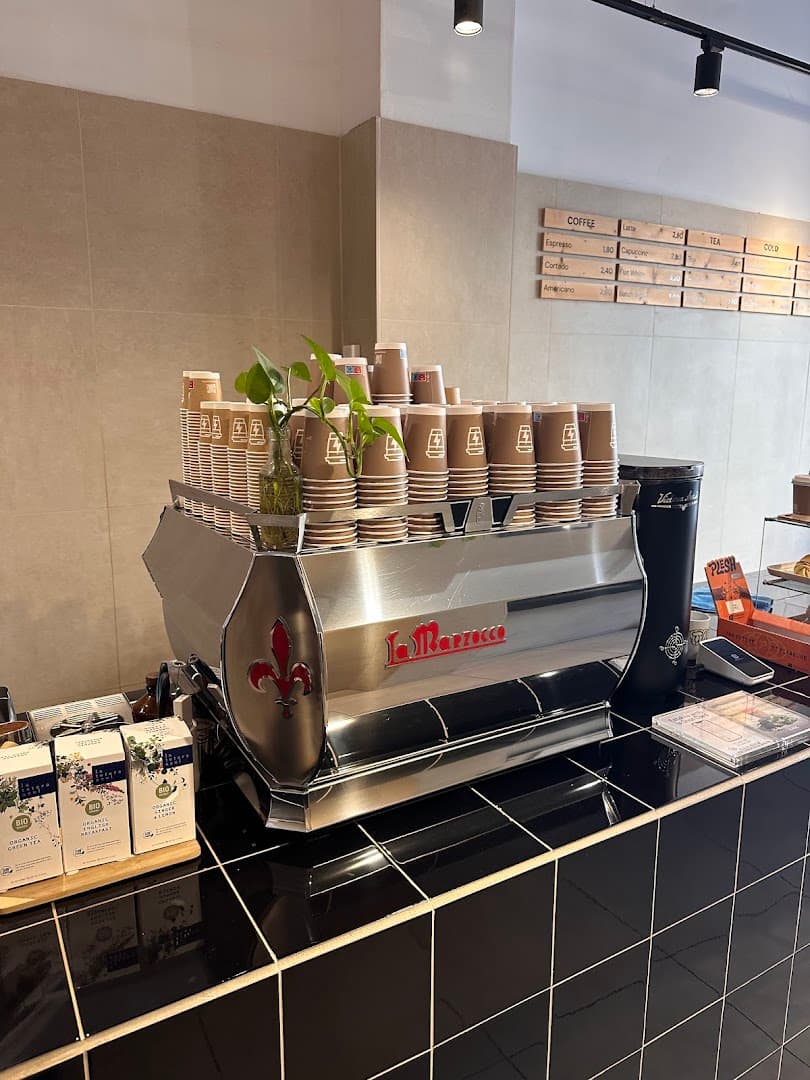 Syra Coffee specialty coffee shop in Barcelona - photo 5
