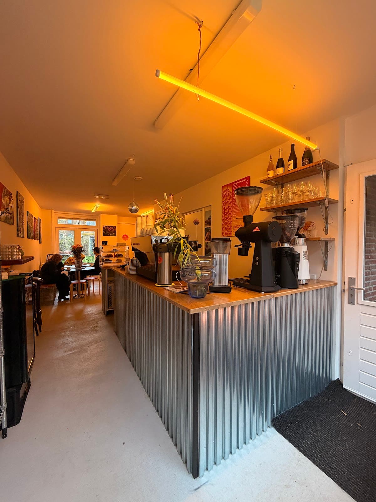Crew de la Crema - specialty coffee shop in Amsterdam