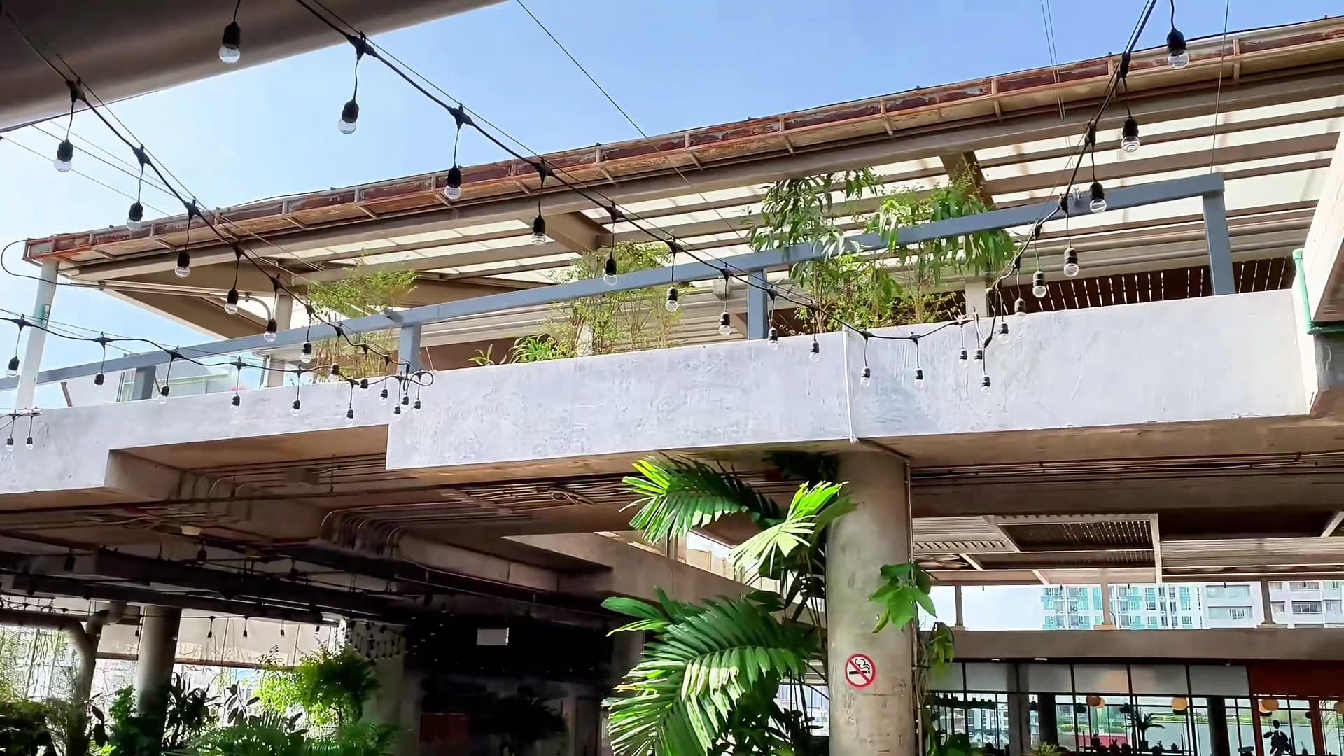 ROAST coffee & eatery - specialty coffee shop in Bangkok