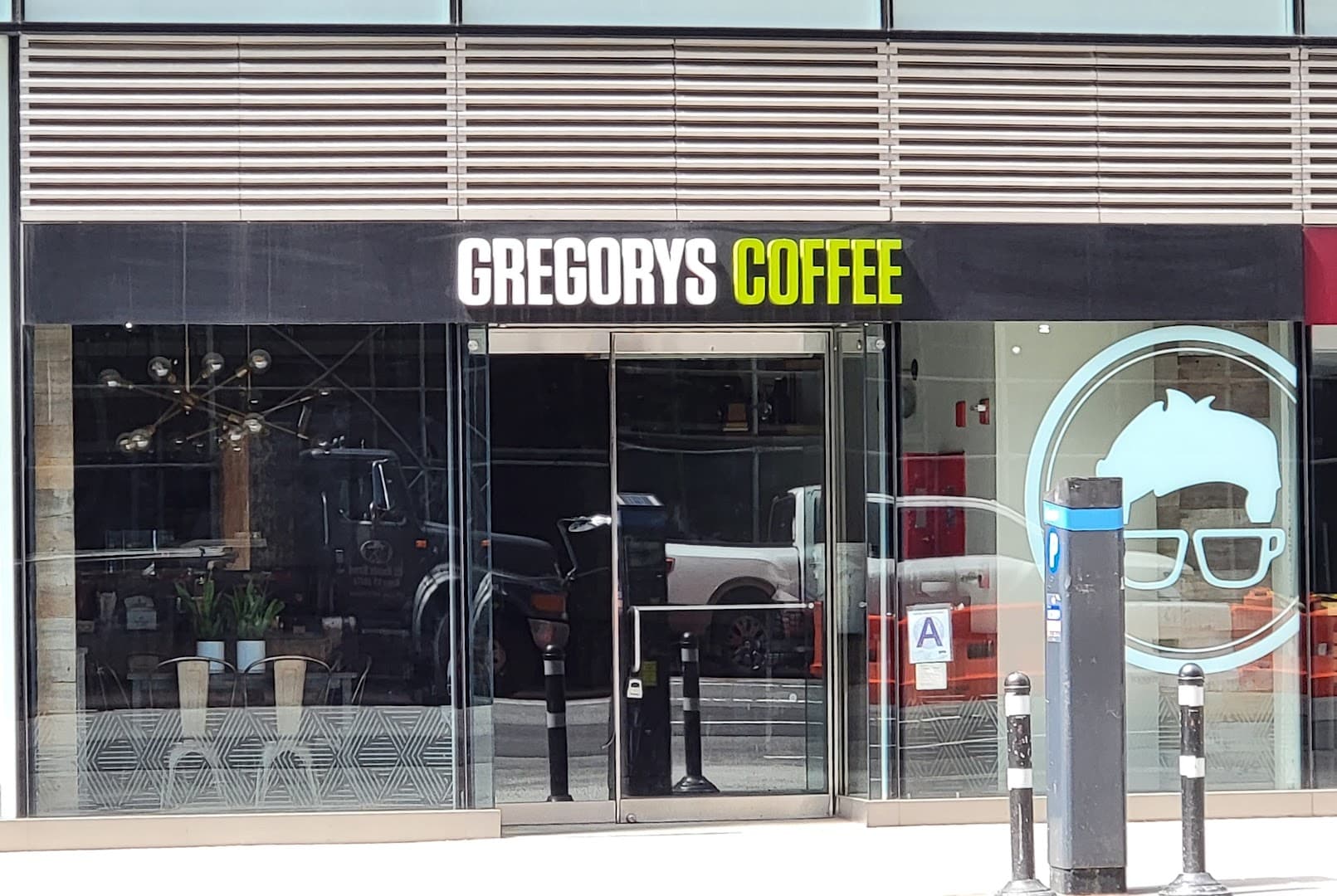 Gregorys Coffee specialty coffee shop in New York - photo 10