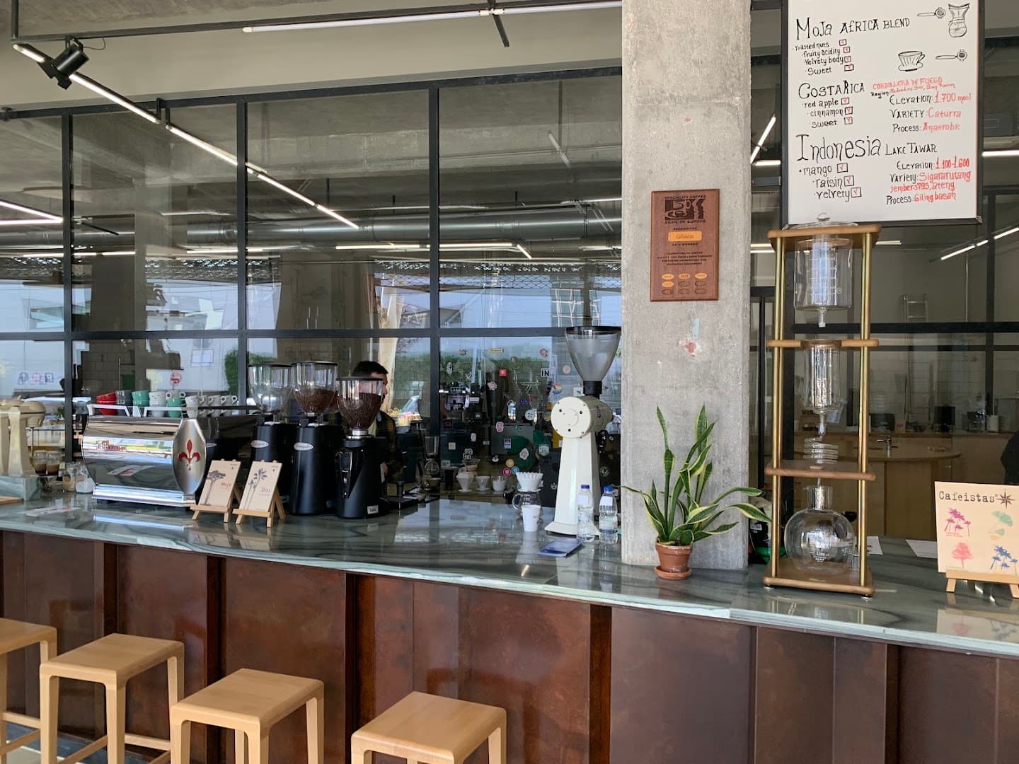 Interior of Cafeistas, specialty coffee shop in Athens
