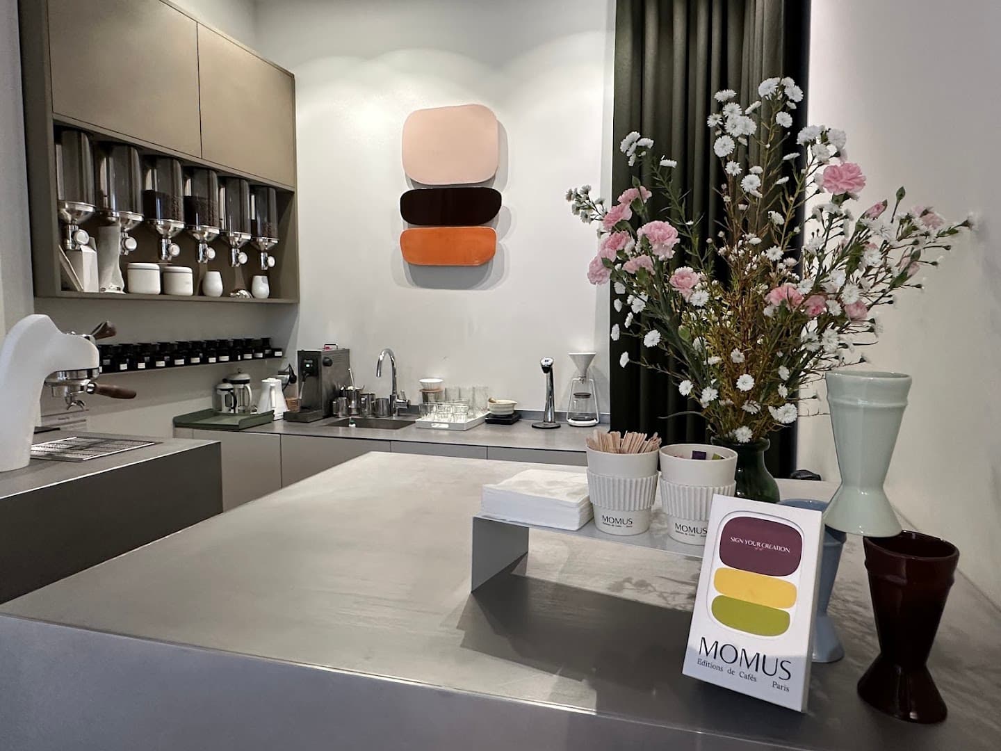 Momus - specialty coffee shop in Paris