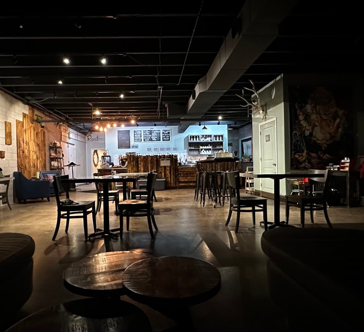 Mint & Serif - specialty coffee shop in Eiber