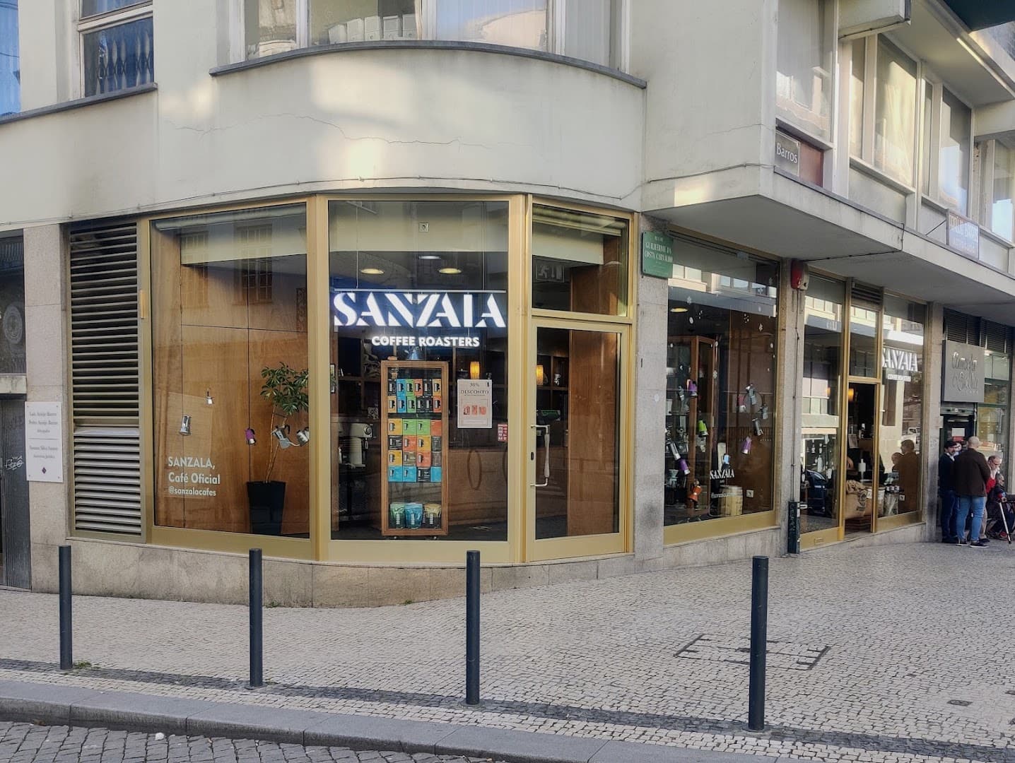 Sanzala Coffee Roasters - specialty coffee shop in Porto