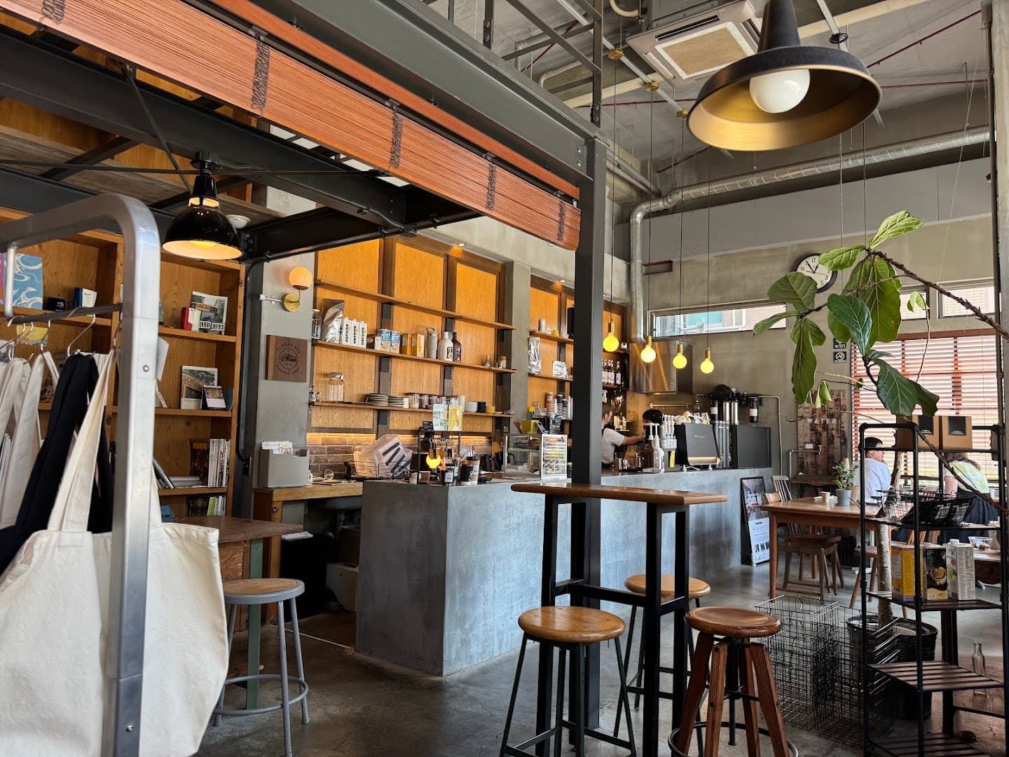 SCHOOL BUS COFFEE STOP KYOTO - specialty coffee shop in Kyoto