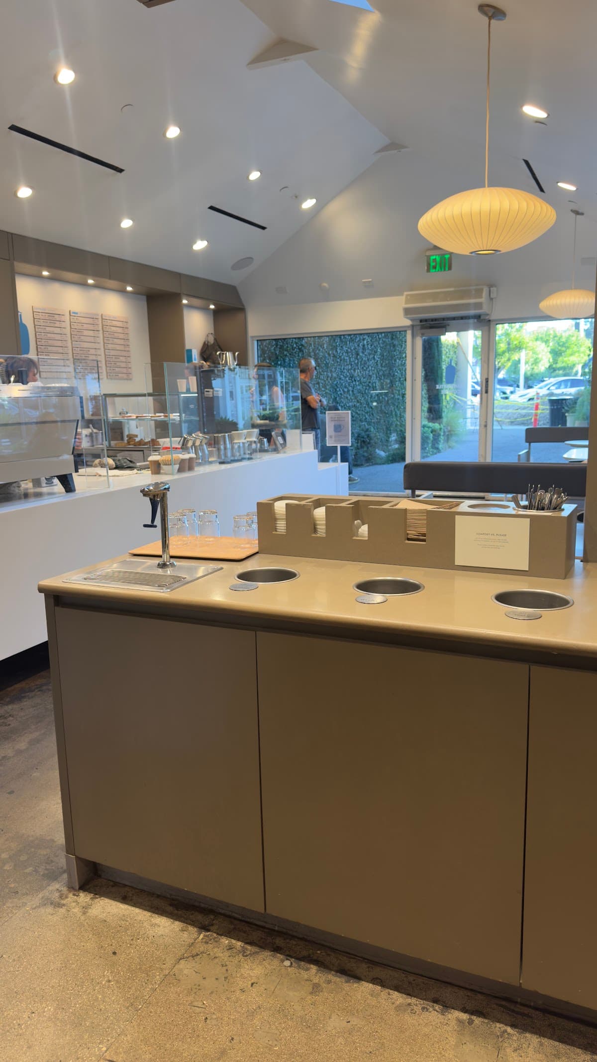 Blue Bottle Coffee specialty coffee shop in Los Angeles - photo 4