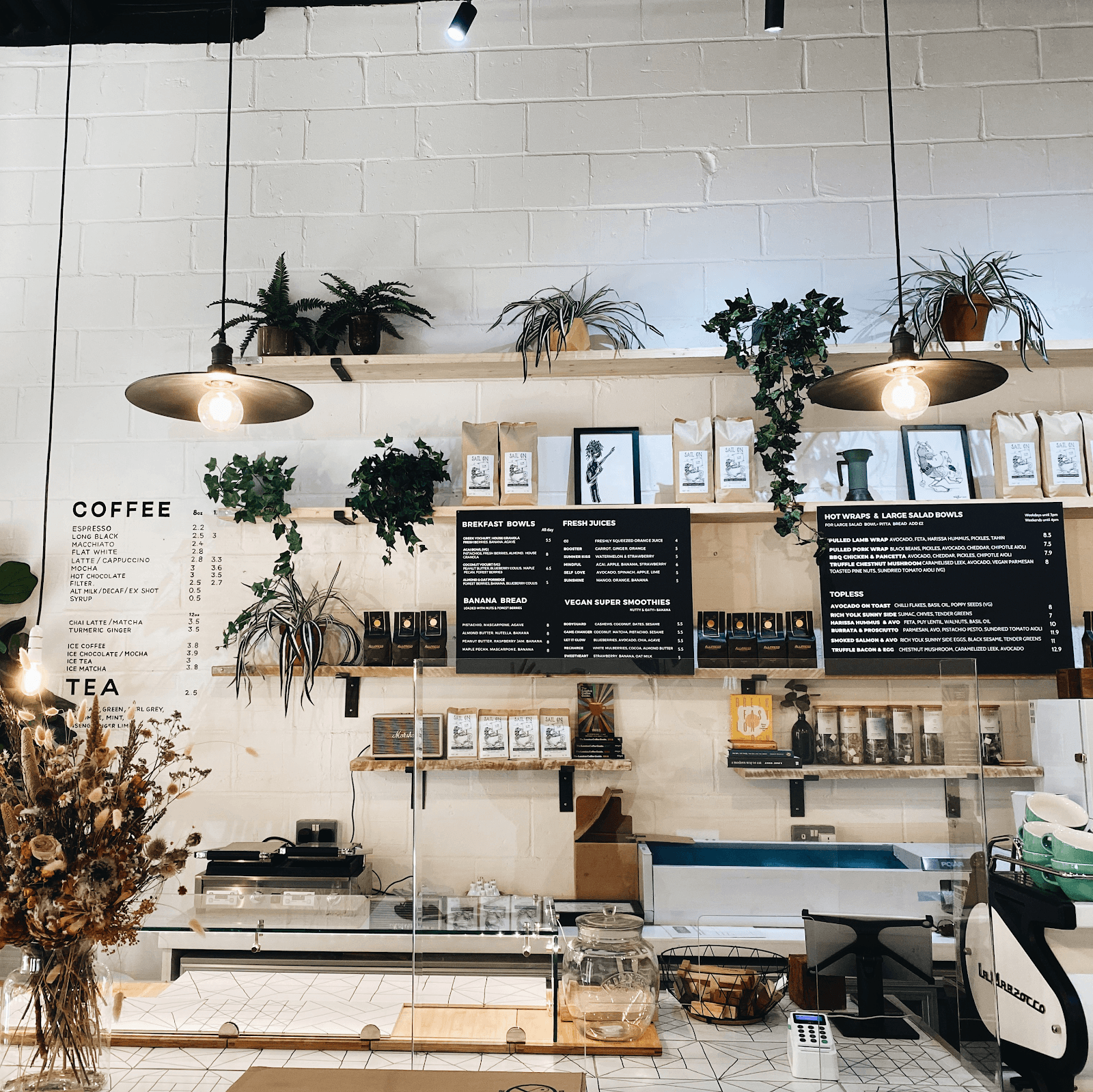 White Mulberries specialty coffee shop in London - photo 9