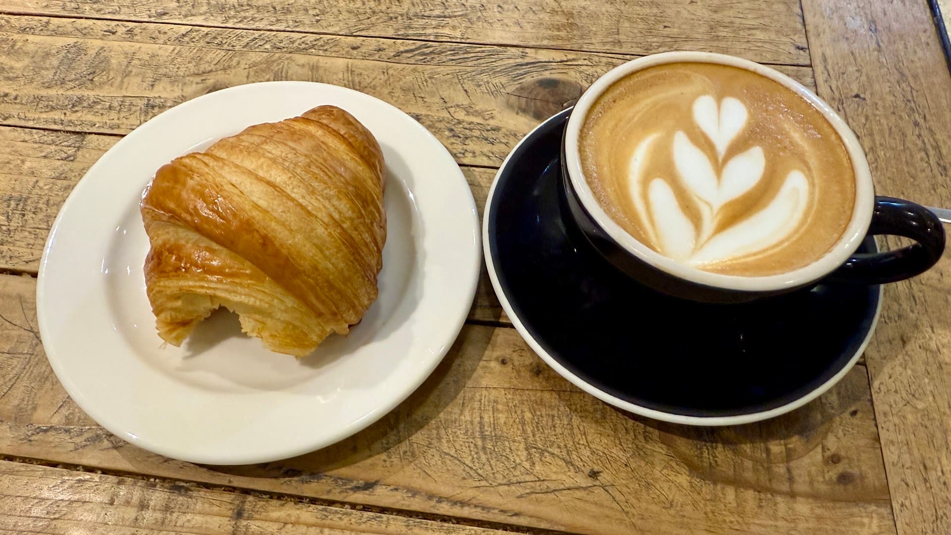 Coffee at Biscottino Coffee, specialty coffee shop in Mexico City