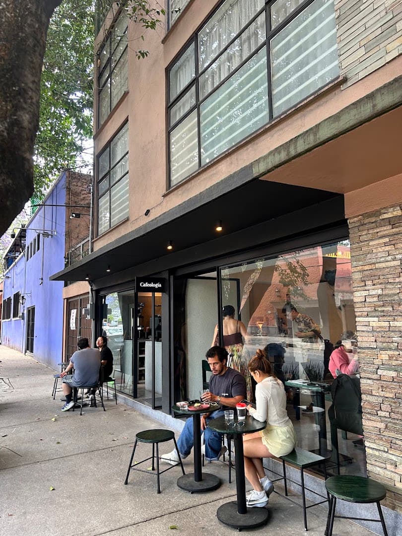 Storefront of Cafeología, specialty coffee shop in Mexico City