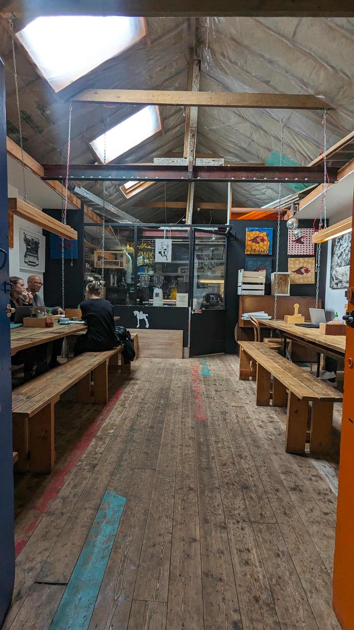 Vagabond N7 specialty coffee shop in London - photo 5