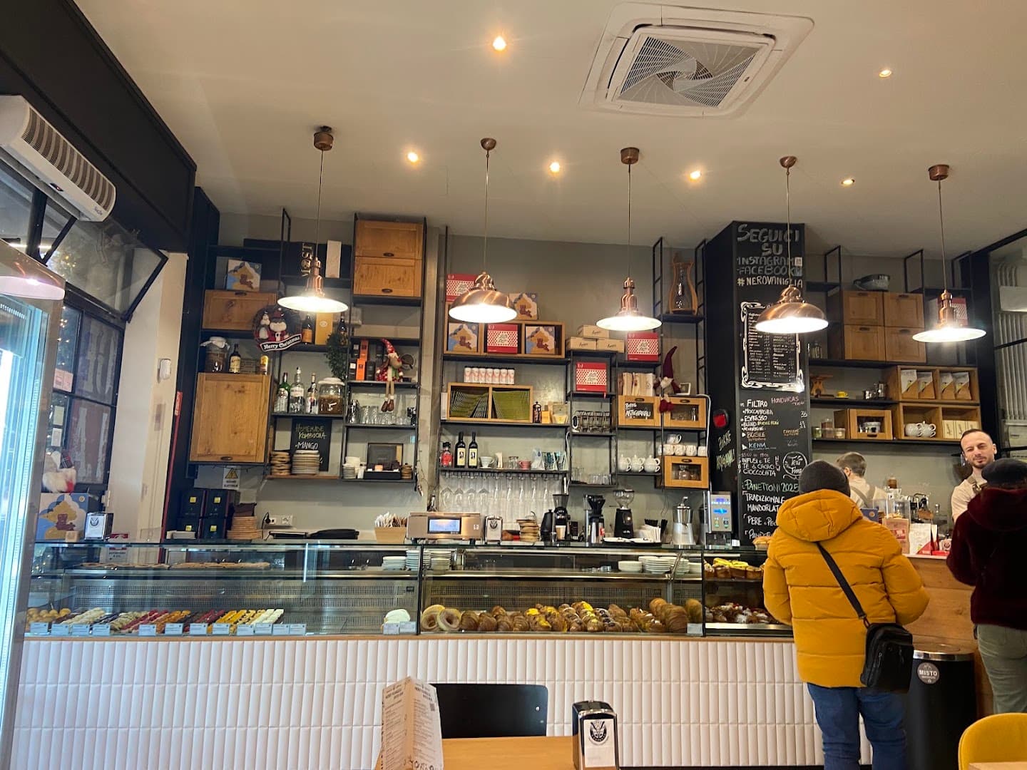 Interior of Nero Vaniglia, specialty coffee shop in Rome