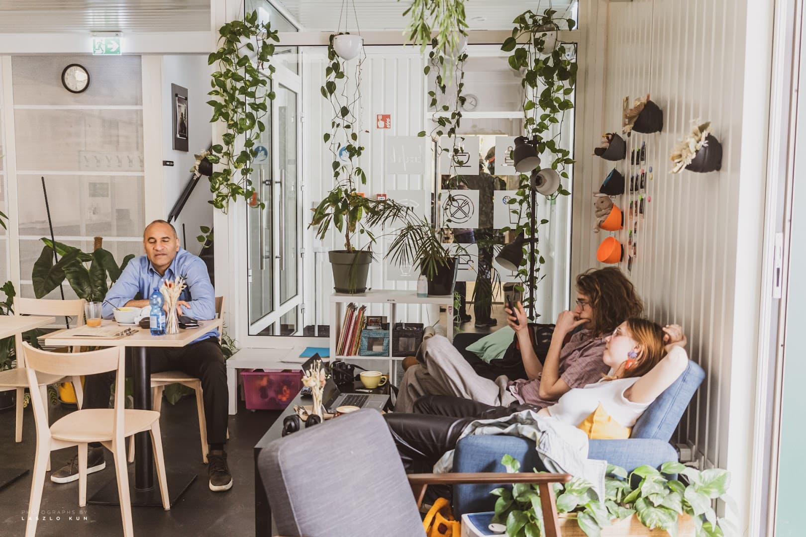 Trafik kávézó és reggeliző specialty coffee shop in Budapest - photo 4