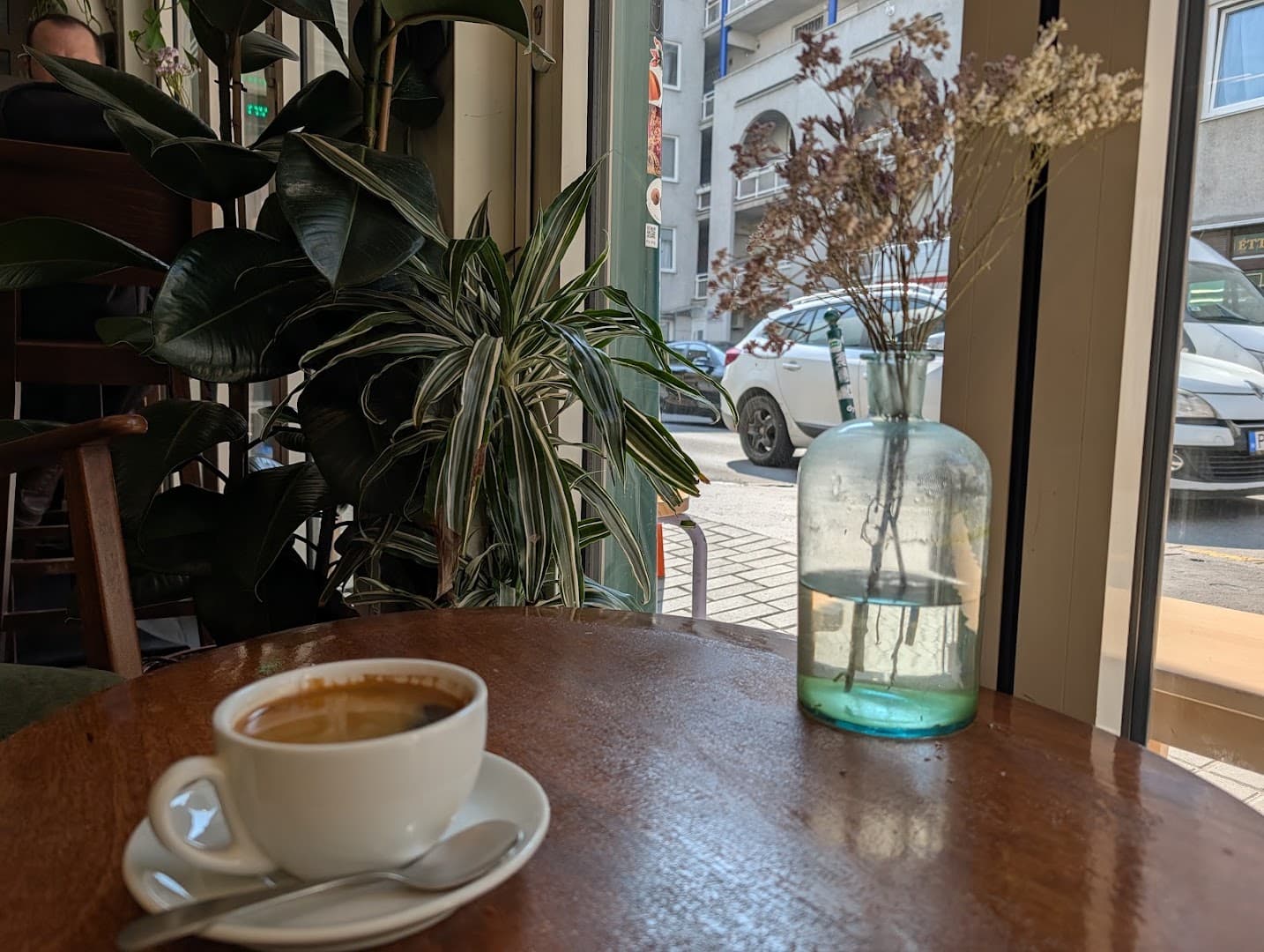 Trafik kávézó és reggeliző specialty coffee shop in Budapest - photo 6